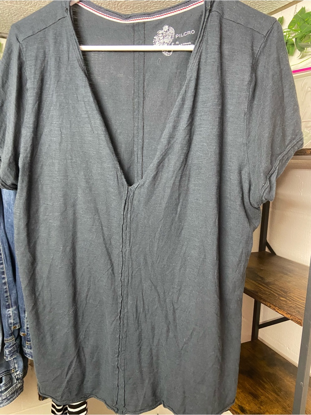Pilcro V-neck Short Sleeve Top in Charcoal Gray